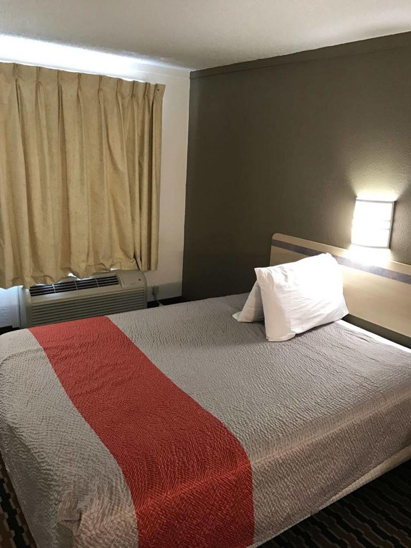 Rodeway Inn Шаронвілл Екстер'єр фото